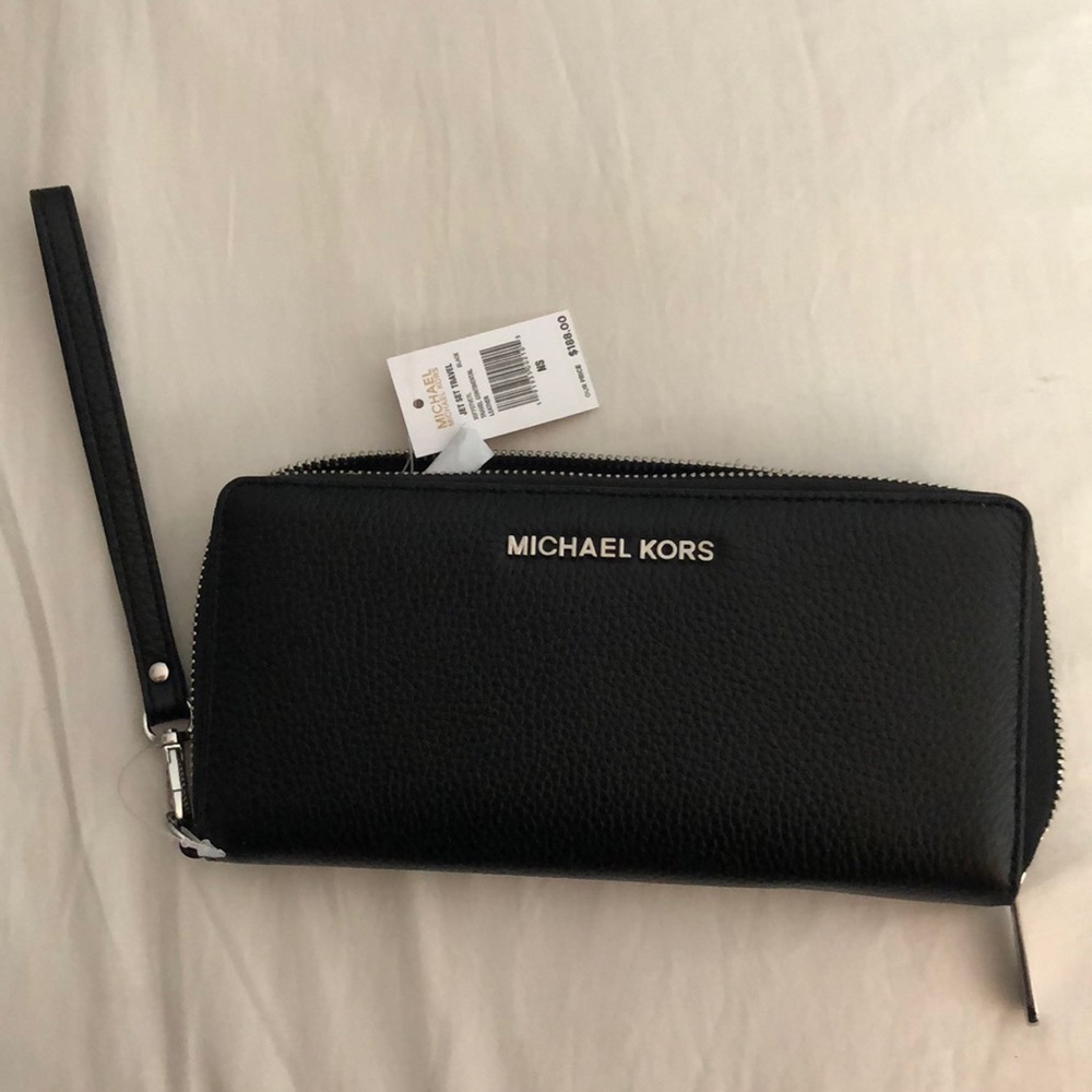 Authentic Michael Kors Jet Set Wallet